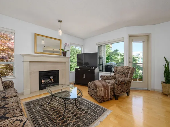 910 W 8th Ave #212, Vancouver, BC V5Z 1E5