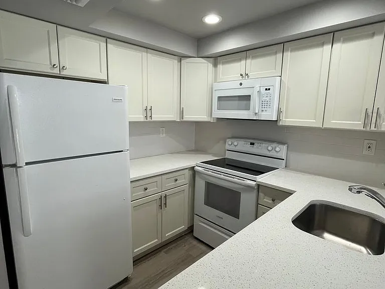 752 Executive Center Dr #28-11-28 — Photo 1