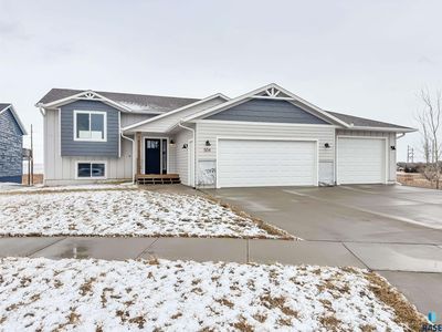 504 Opal Ln, Hartford, SD, 57033