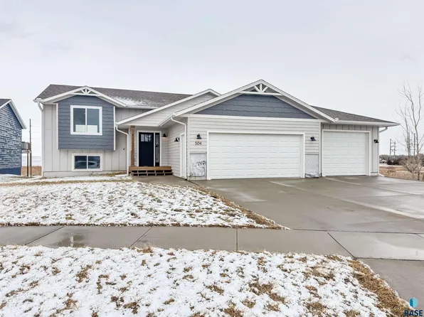 504 Opal Ln, Hartford, SD 57033