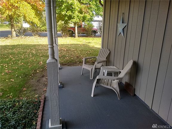 3rd image of 9626 108th Ave SW