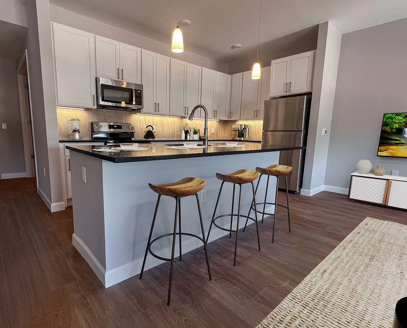 Titan Union Luxury Apartments — Photo 1