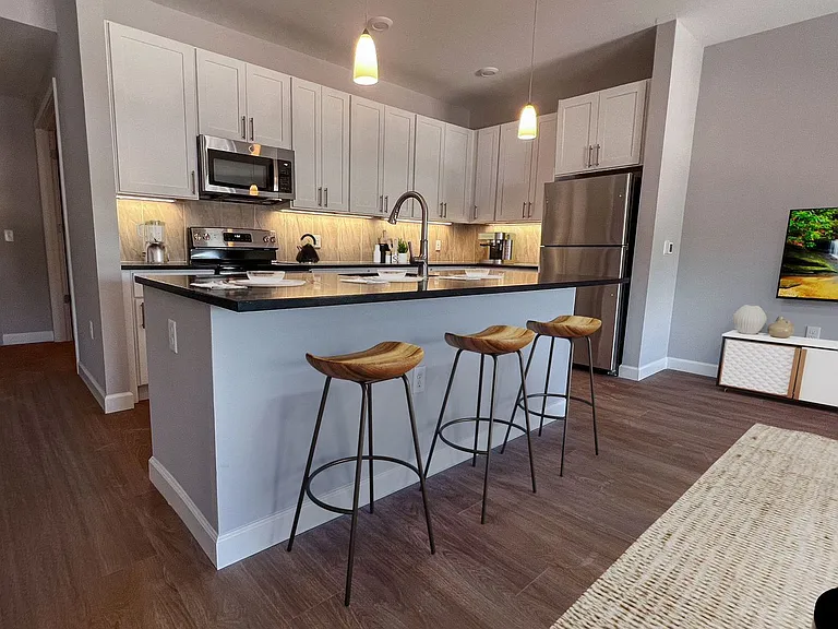 Titan Union Luxury Apartments — Photo 1