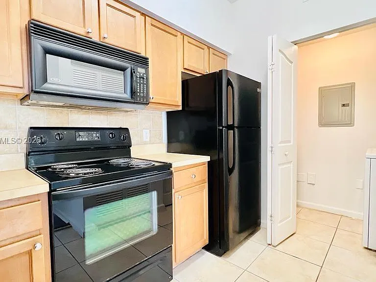 2304 Myrtlewood Cir E #304 — Photo 7