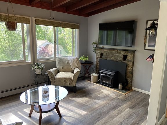 4th image of 32 Helena Ave