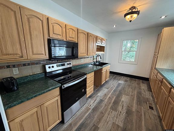 5th image of 471 W Flaming Gorge Way