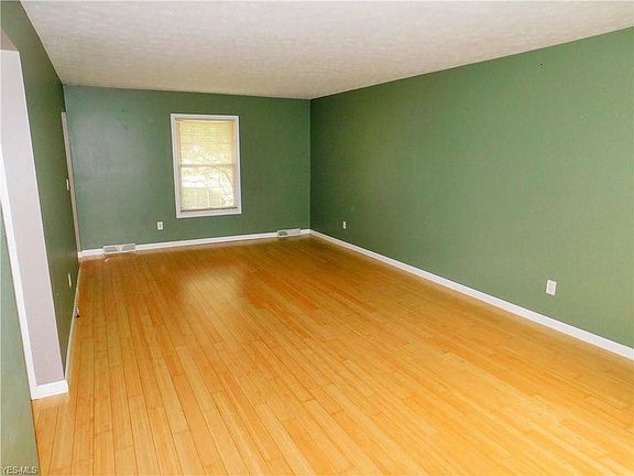 4th image of 4769 Persimmon Ln