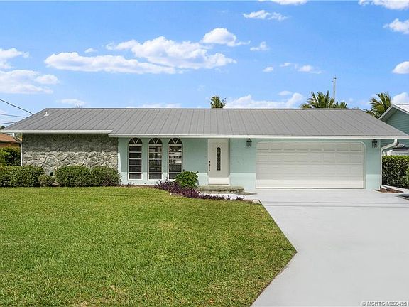 3rd image of 1559 SW Dyer Point Rd