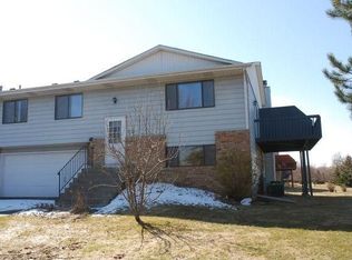 2626 Ivy Ave E, Maplewood, MN 55119