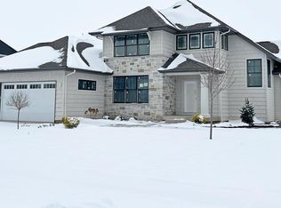 6501 Blackbird Ln, Bettendorf, IA 52722