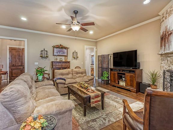 3rd image of 2212 Dominic Ct