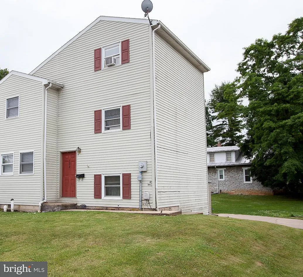 Exterior of the end-unit home at 133-A South Chestnut Street