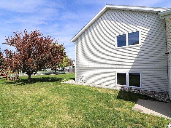 5th image of 2807 Parkview Dr S