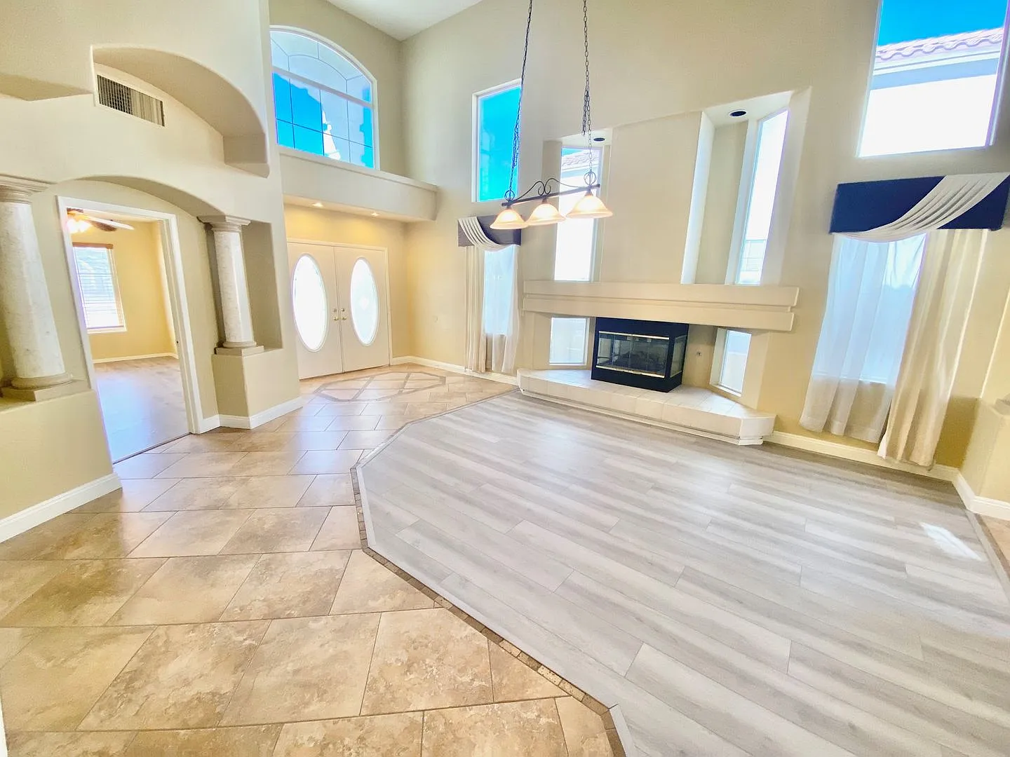 Immaculate 5 Bedroom / 2.5 Bathroom 2 Story Home W/ Pool & Spa, W/2 Car Garage — Photo 2