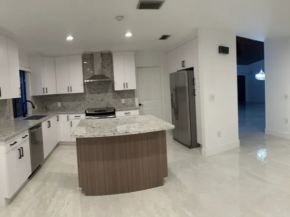 8321 NW 167th Ter, Miami Lakes, FL 33016