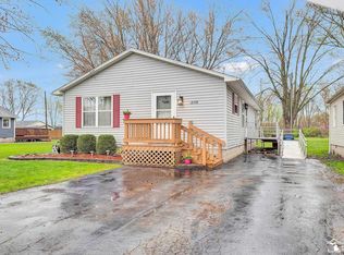 1898 Spaulding Rd, Monroe, MI 48162