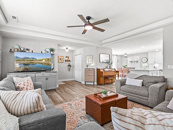 5th image of 981 Garden Springs Cir