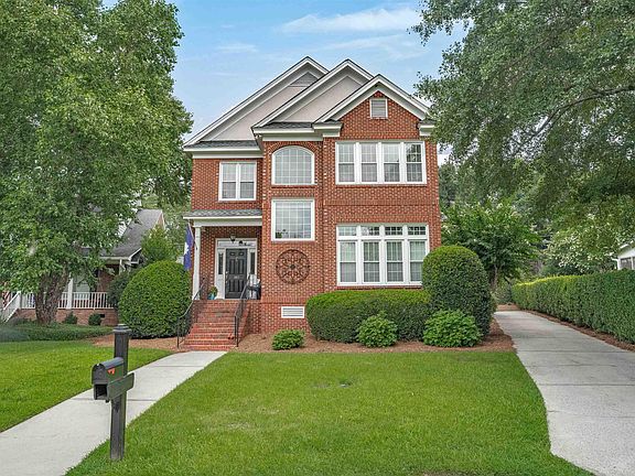 3rd image of 185 Alexander Cir