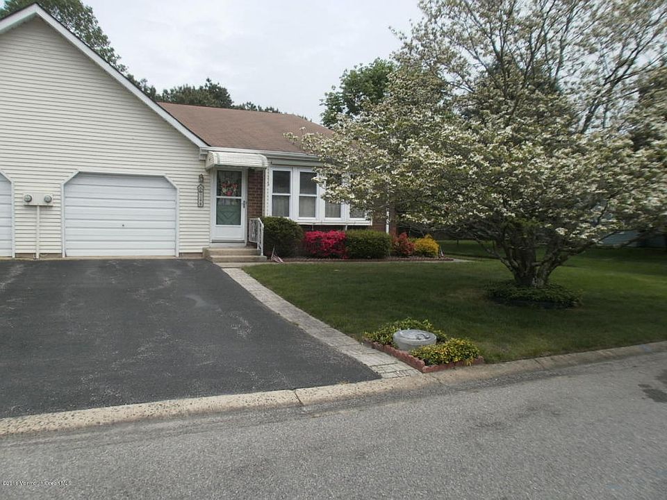 1st image of 24B Easton Dr #55