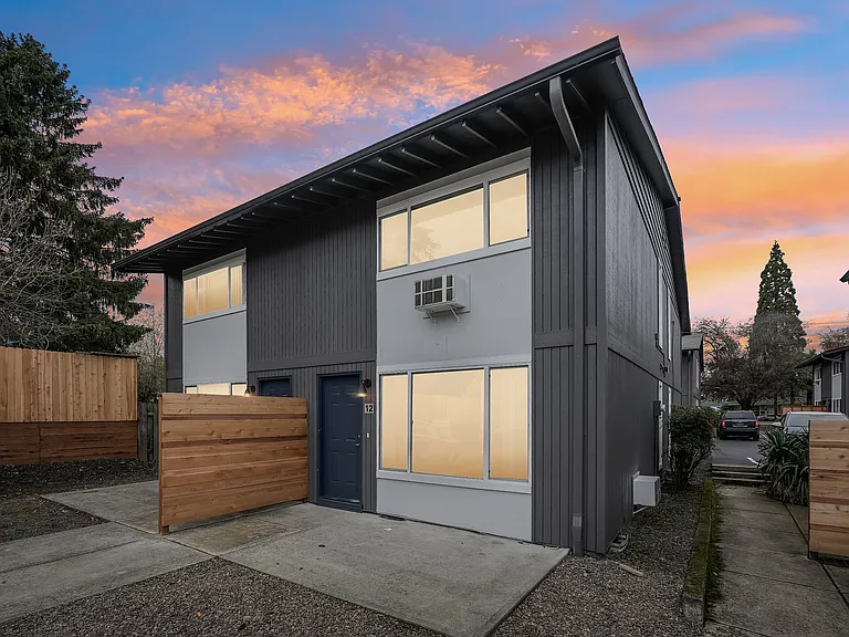 Alturas Vose Townhomes — Photo 27