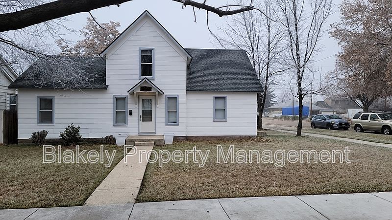 1st image of 803 14th Ave S #1