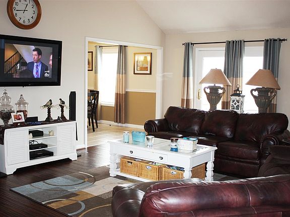 3rd image of 9231 Overland Dr