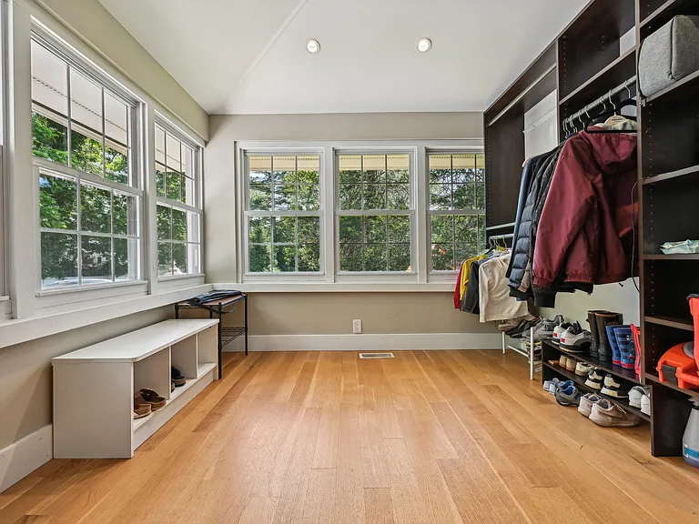 63 E Cedar St — Photo 7
