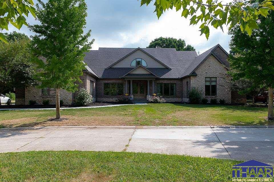 1st image of 650 Woodlawn Ct