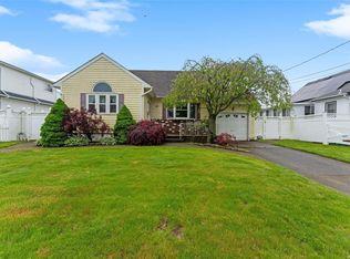 38 Bernard St, Massapequa, NY 11758