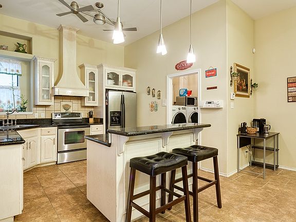 5th image of 410 Tiger Ave