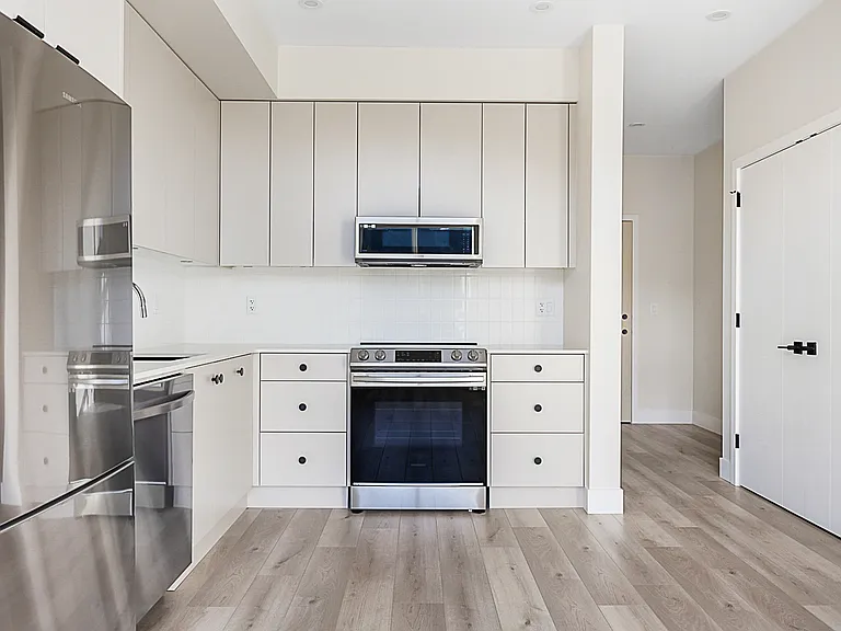 45511 Campus Dr — Photo 67