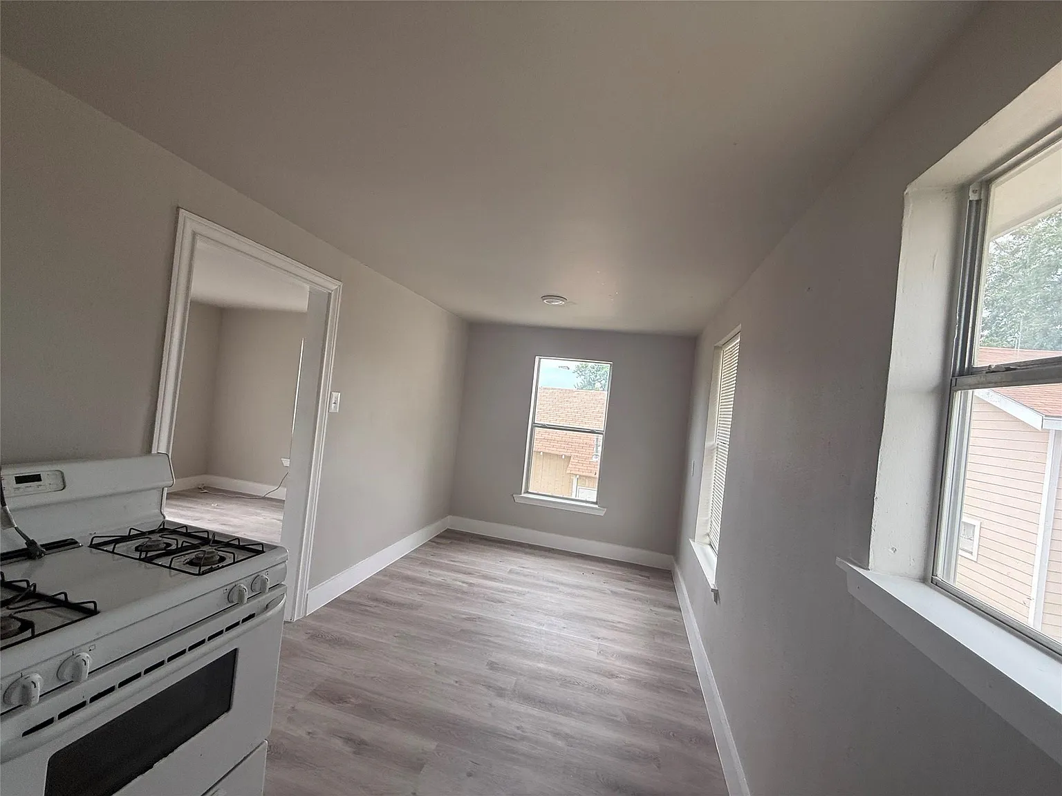 1 bed, 1.0 bath, 2016 sqft, $1,200 — Photo 2