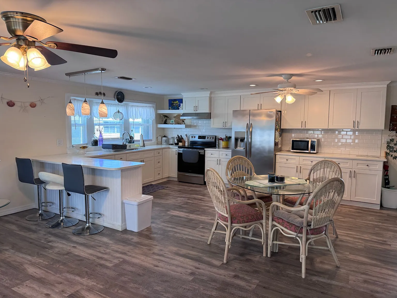 2 bed, 1306 sqft, $2,300 — Photo 2