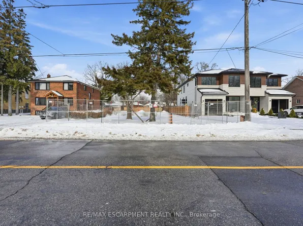 19 Broadview Ave, Mississauga, ON L5H 2S8