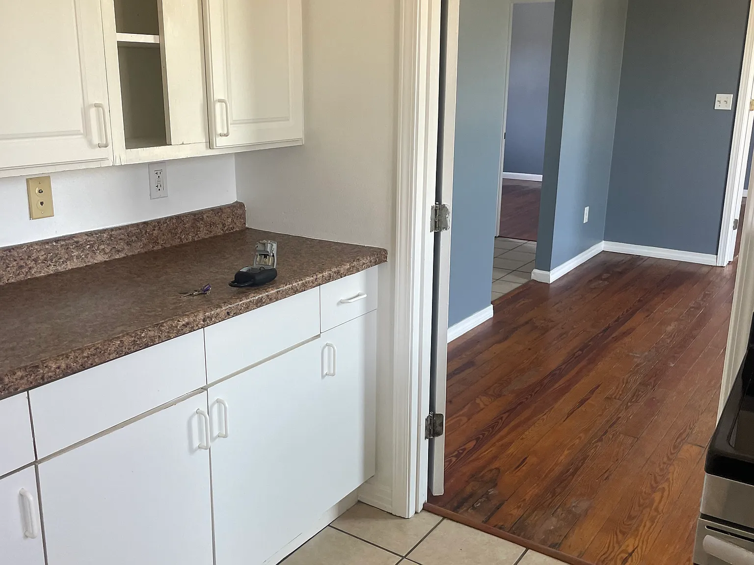 3 bed, 1000 sqft, $950 — Photo 2