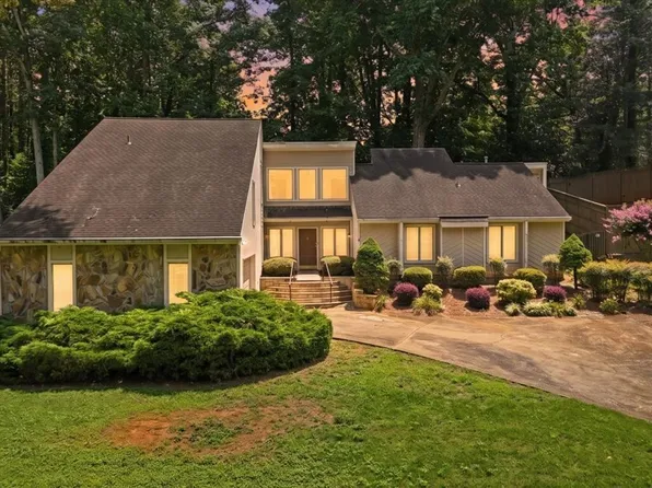 26 Latimer Ln NE, Kennesaw, GA 30144