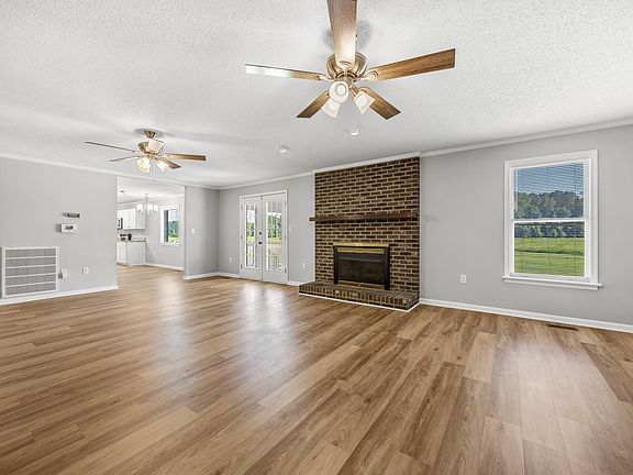 5th image of 1576 Carl Rd.
