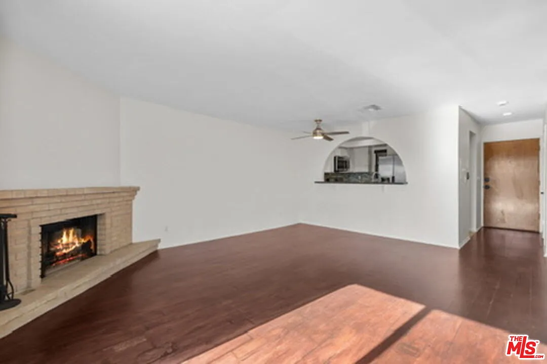 2 bed, 3.0 bath, 1261 sqft, $3,995 — Photo 4