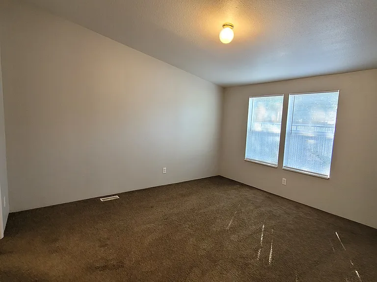 1047 W Vine St — Photo 10