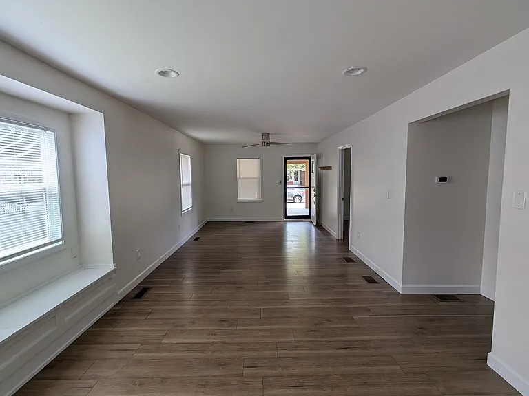 715 N Bosart Ave — Photo 3