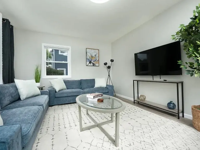 N734 Barry Ave — Photo 11