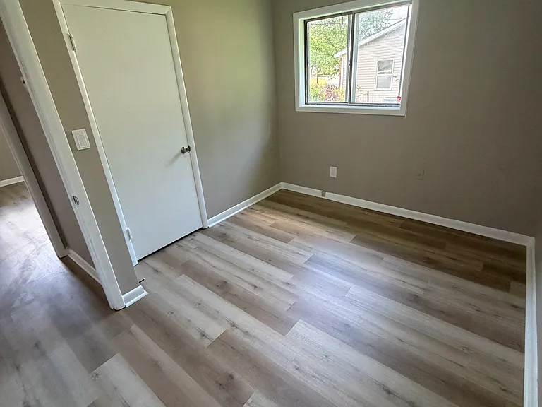 2266 Shade Ave — Photo 4