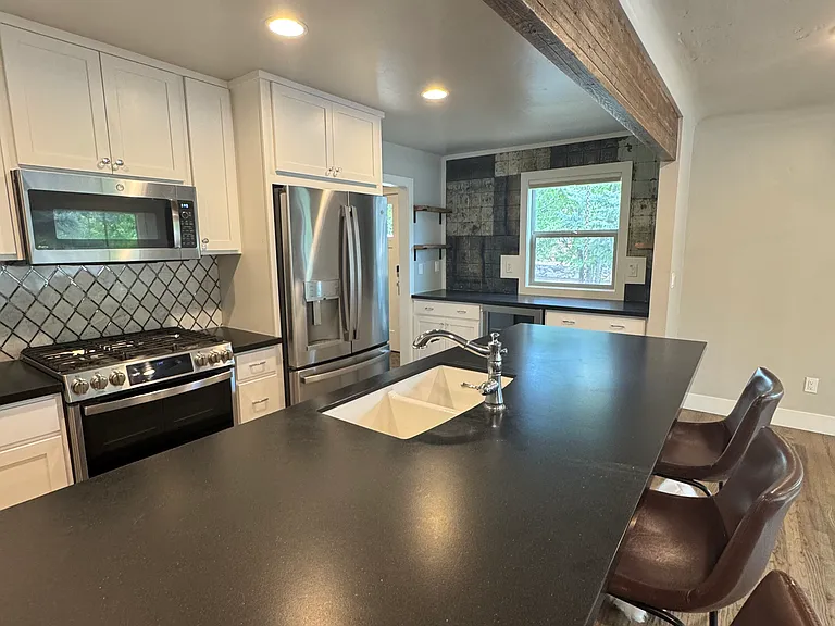 302 Park Ave — Photo 11