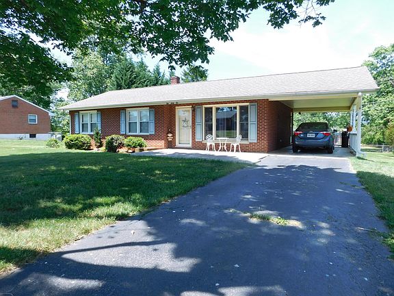 3rd image of 462 Elden Ave