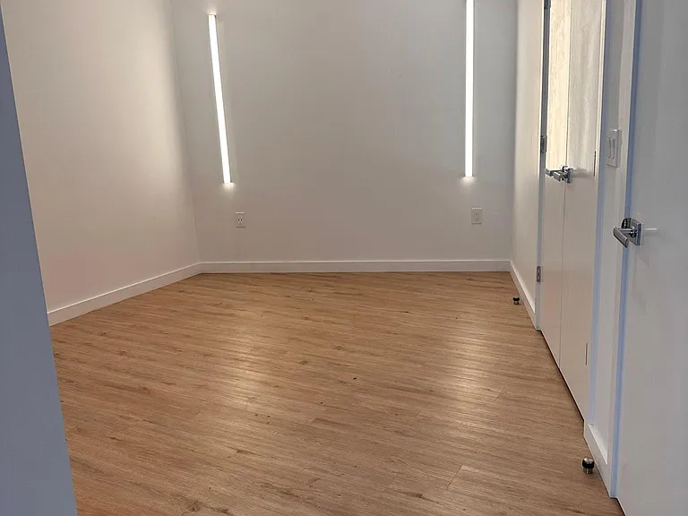 35 Mulberry St #402 — Photo 2