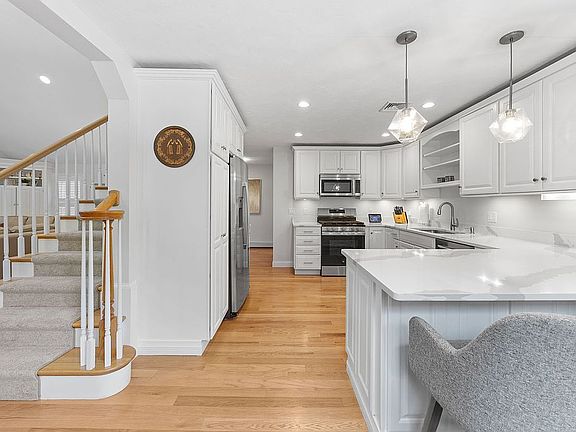 5th image of 26 Cherry Blossom Ln