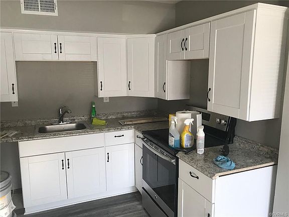 3rd image of 3637 Luckylee Cres