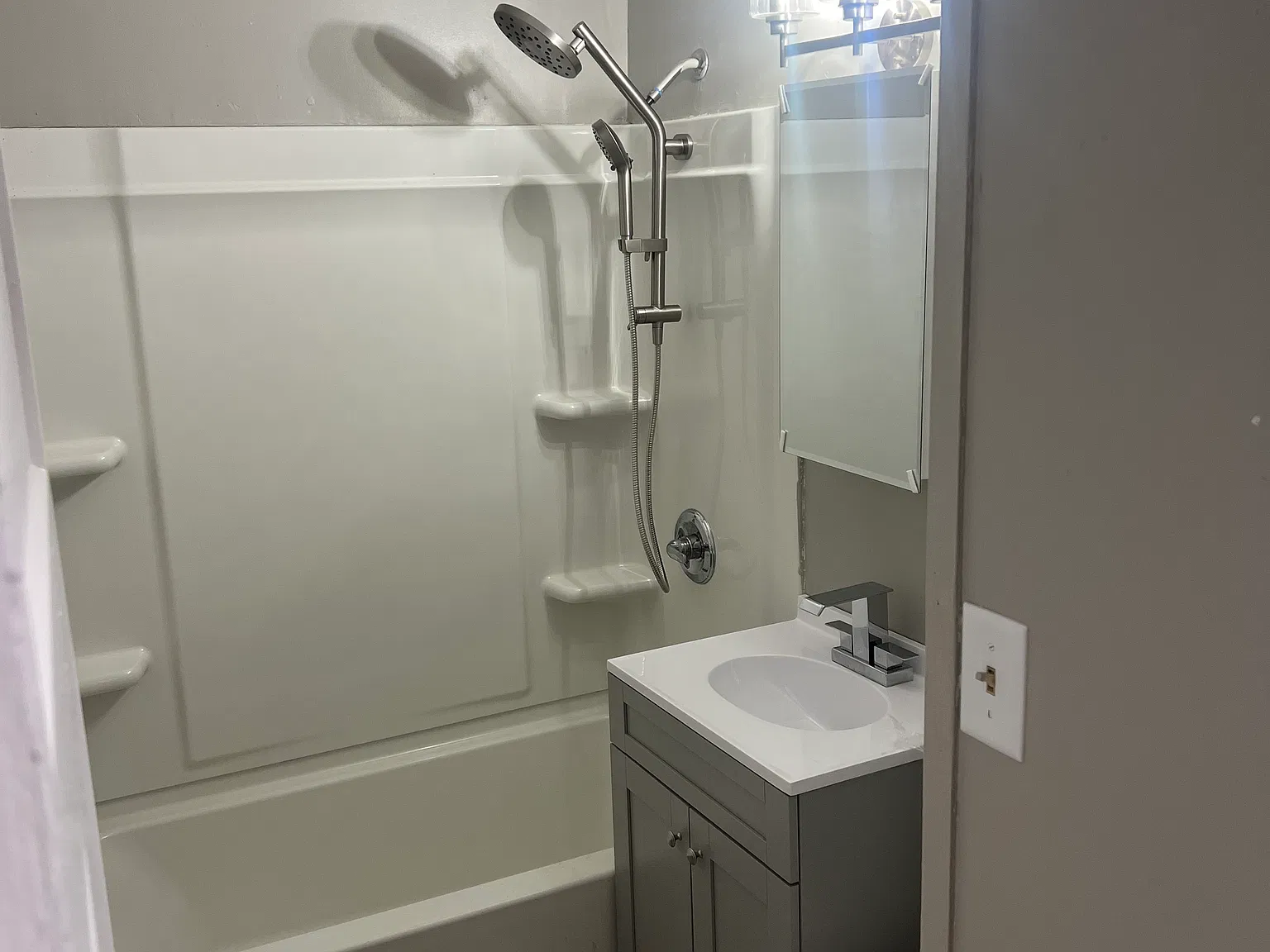 3 bed, 864 sqft, $1,360 — Photo 3