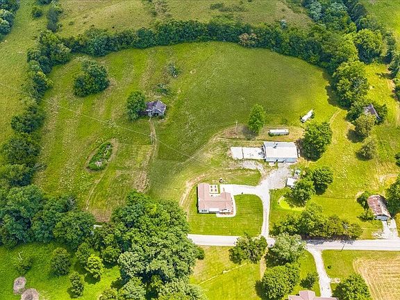 3rd image of 211 Pump Hollow Rd