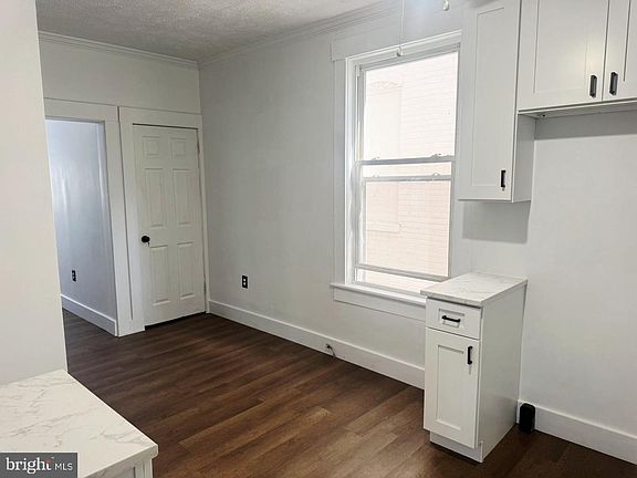 5th image of 616 Elm St